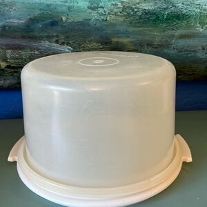Vintage Tupperware 2 Pc. Cake Plate/Carrier/Storage With Lid And Base